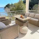 Bay *