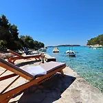 Bay *