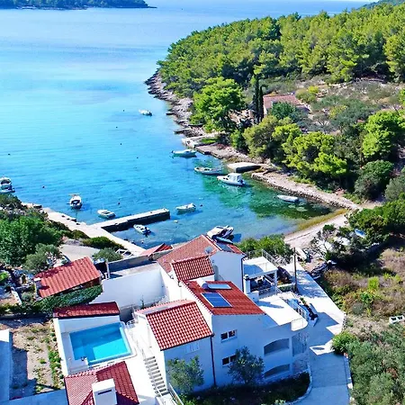 Bay Vela Luka