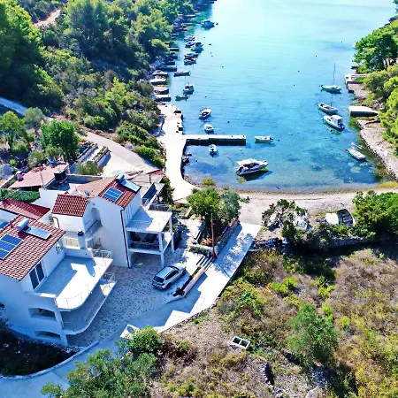 Bay Vela Luka