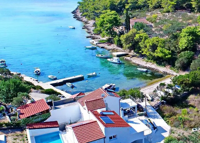 Bay Vela Luka
