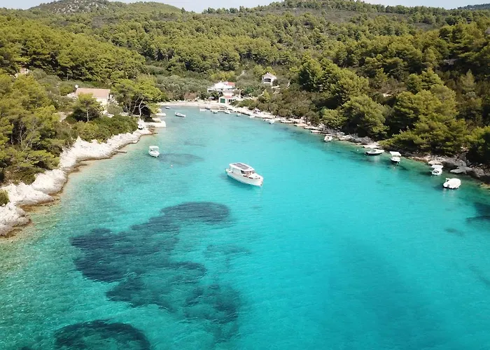 Bay * Vela Luka
