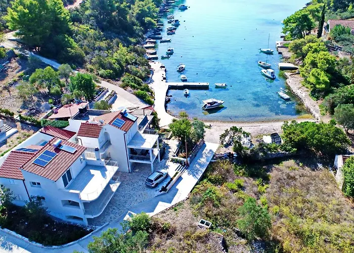 Bay Vela Luka