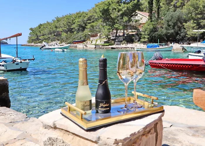 Bay * Vela Luka